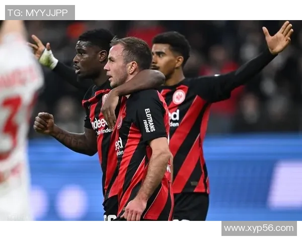 不莱梅与法兰克福激战正酣精彩比赛直播全程回顾与分析